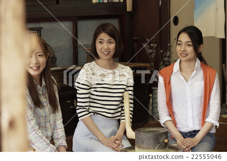 Tea grinding experience 22555046