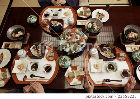 在旅館吃晚餐 22555223