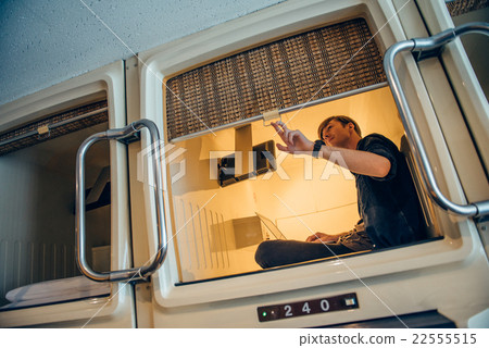 Foreigners staying at the capsule hotel 22555515