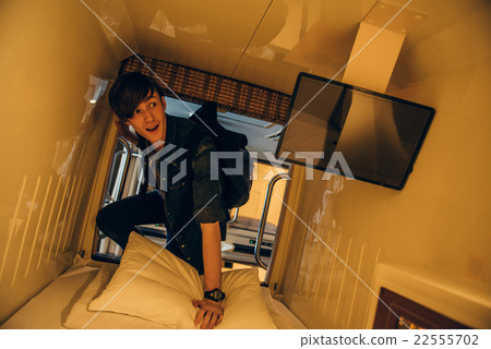 Foreigners staying at the capsule hotel 22555702