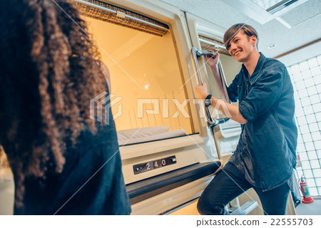 Foreigners staying at the capsule hotel 22555703