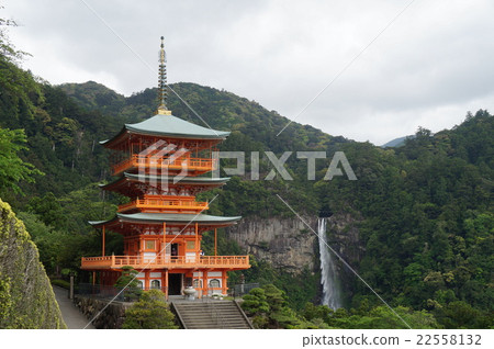 [World Heritage Kii Mountain Range Sacred Sites and Pilgrimage Routes] [Saigoku Kannon Pilgrimage] No. 1 Aogishi Watariji Mie Pagoda and Nachi Falls, Nachikatsuura Town, Wakayama Prefecture 22558132