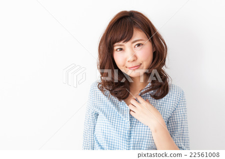 Female in her 20's portrait 22561008