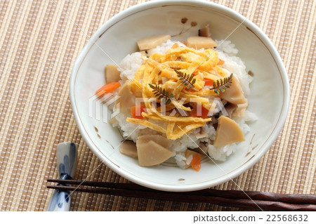 Bamboo shoot sushi 22568632