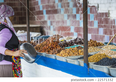 Dry fruits and spices  22571332