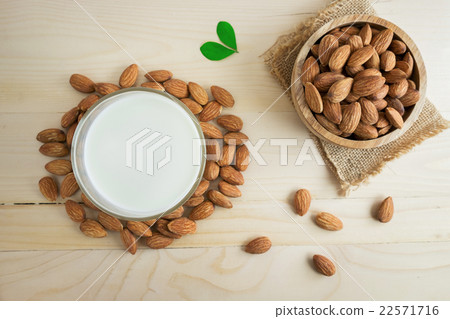 Almond milk 22571716