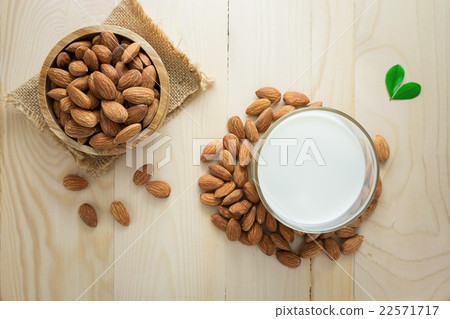 Almond milk 22571717