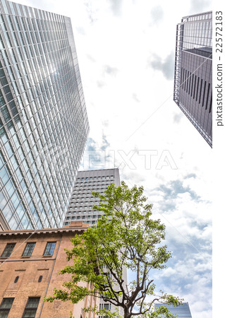 Cloudy sky Otemachi financial district (vertical) 22572183