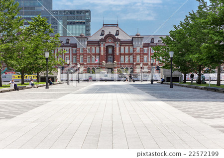 新鮮的綠色東京車站大樓（側） 22572199