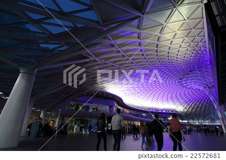 london, king's cross, station 22572681