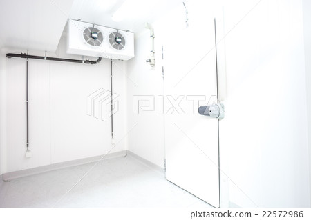 door of an refrigerator 22572986