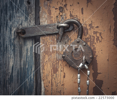 Old lock 22573000