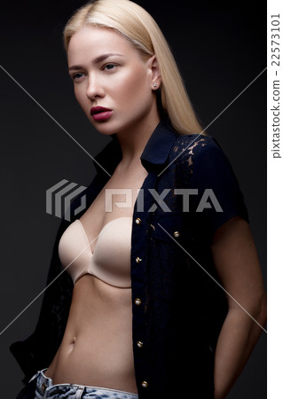 fashion model with long hair, test photo shoot  22573101