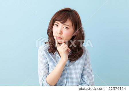 Annoyed young woman 22574134