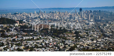 從雙峰頂城市風景的一個看法在舊金山 從雙峰頂城市風景的一個看法在舊金山 22575249