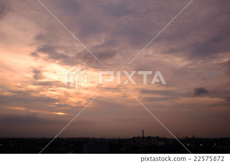 Urban sunset 22575872