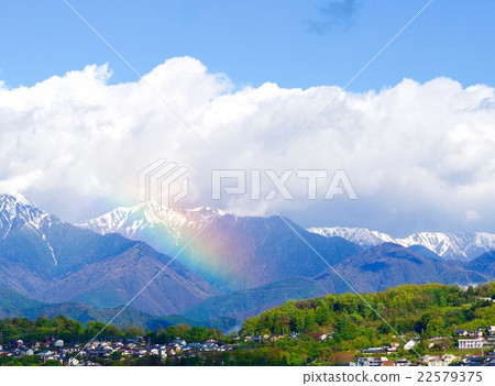 北阿爾卑斯山和彩虹和雲彩 北阿爾卑斯山和彩虹和雲彩 22579375