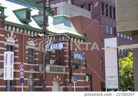 京都Karasuma Sanjo橫穿標誌標誌 22580207