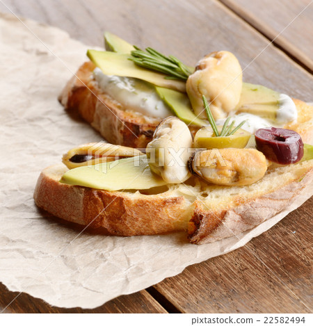 Open sandwiches with mussels 22582494