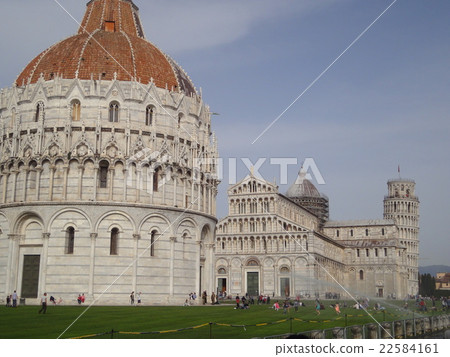 Duomo square of Pisa to sprinkle water Duomo square of Pisa to sprinkle water 22584161