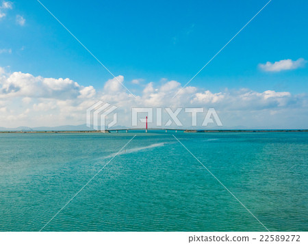 從沖繩縣Yabushi-jima看見的水下的路 22589272