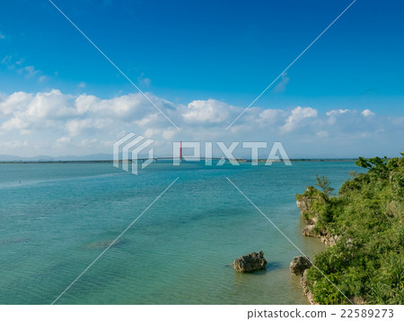 從沖繩縣Yabushi-jima看見的水下的路 22589273