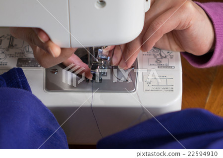 Sewing machine hand 22594910