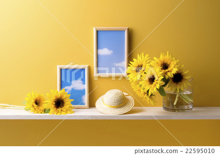 Object with yellow background, sunflowers, forehead and straw hat 22595010