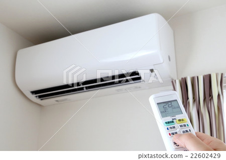 Change the set temperature of the air conditioner with the remote control Change the set temperature of the air conditioner with the remote control 22602429