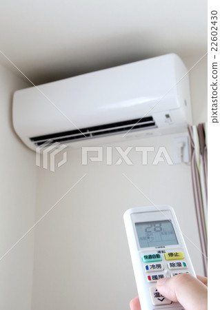 Change the set temperature of the air conditioner with the remote control Change the set temperature of the air conditioner with the remote control 22602430