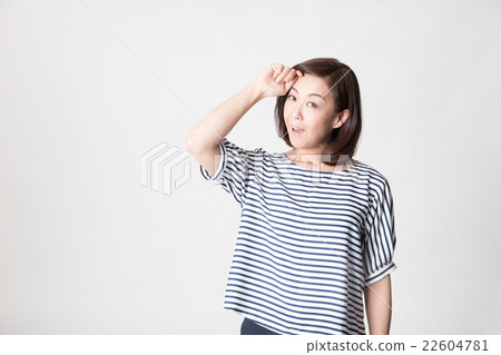 中間女性·白背 中間女性·白背 22604781