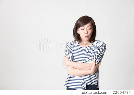 Middle female · white back 22604784