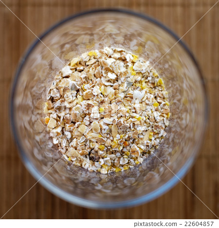 Raw cereal grains 5 22604857