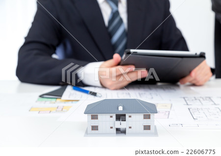 Real Estate Agent Male Employees Female Employees Housing Consultation Consumer Tax Increase Foreclosure Demand Copy Space Property Introduction 22606775