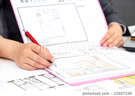 男性員工女性員工手部分削減住房介紹物業房地產圖像圓珠筆 22607289