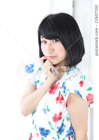 年輕女士的髮型 22607392