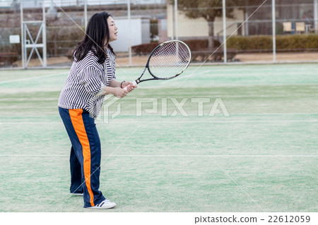 A woman in her twenties who plays tennis A woman in her twenties who plays tennis 22612059