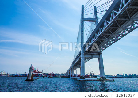 Yokohama Bay Bridge seen from the ship 22615037