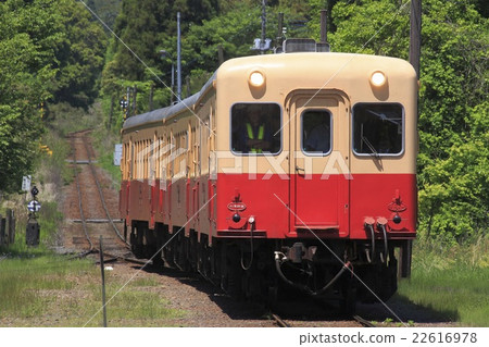 Kominato鐵路Kiha進入Kagoshimono車站 22616978