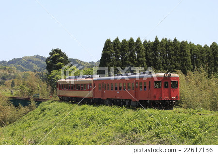 Ishimi crossing the bridge railway Kiha 52 + 28 Ishimi crossing the bridge railway Kiha 52 + 28 22617136