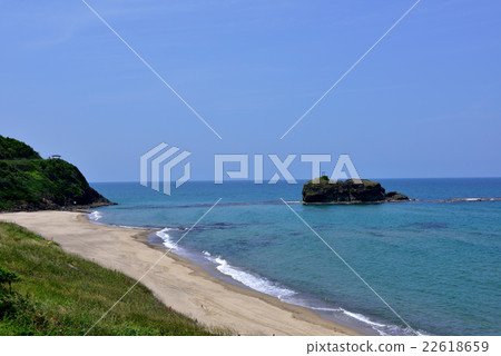 White rabbit coast and Ikiginojima (Tottori city, Tottori prefecture) 22618659