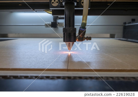 cutting machine carving patterns on the plastic plate 22619028