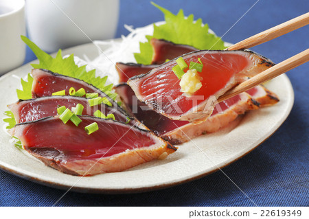 Seared bonito 22619349