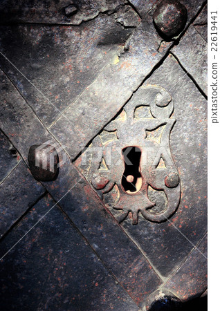Old lock in the ancient doorway Old lock in the ancient doorway 22619441