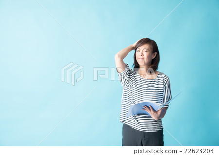 Casual Portrait · Middle Female 22623203
