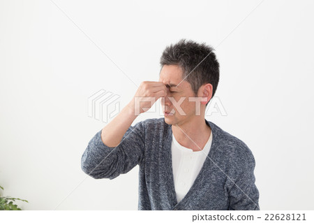 A man in poor physical condition　 22628121