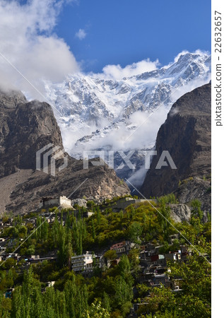 Townscape of Pakistan Hunzakalibabad and fresh green Balticit Fort and Ultar peak Townscape of Pakistan Hunzakalibabad and fresh green Balticit Fort and Ultar peak 22632657
