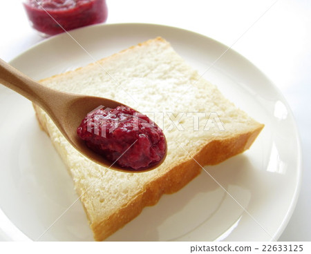 Wild strawberry jam delicious bread Wild strawberry jam delicious bread 22633125