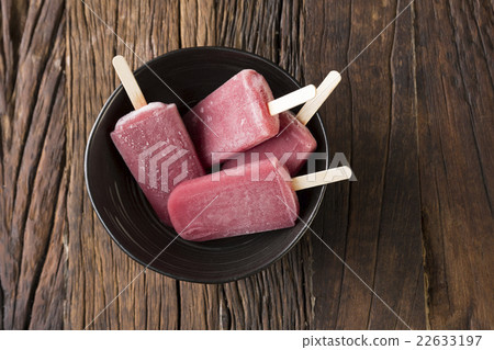 Three Homemade Raspberry and vanilla popsicles Three Homemade Raspberry and vanilla popsicles 22633197