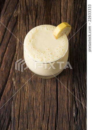 A Glass of fresh fruit smoothie. 22633333